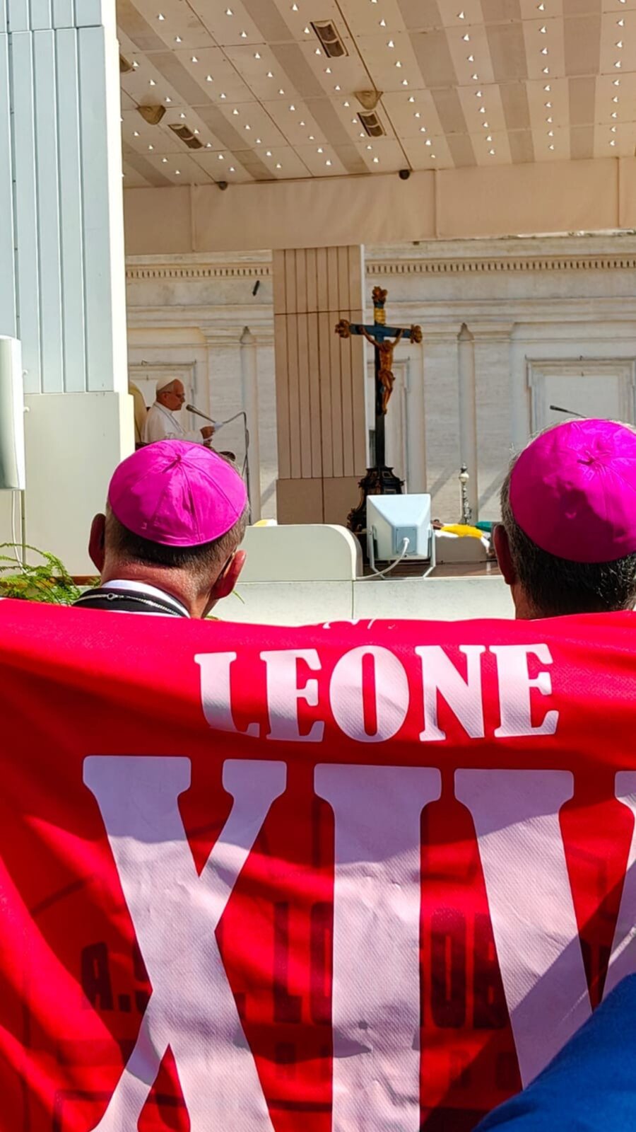 La maglia Leone XIV in Vaticano